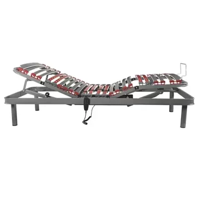 Estrado articulado metálico com lâminas de madeira e suportes vermelhos