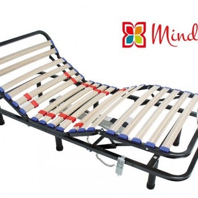 Estrutura articulada para cama Mindol com lâminas de madeira e estrutura preta