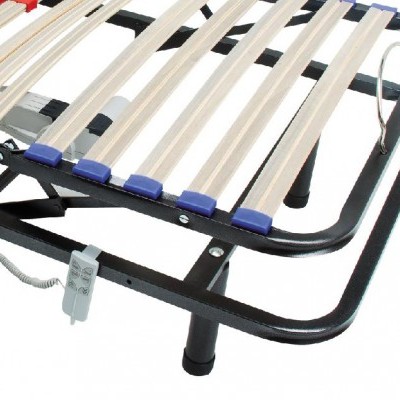 Estrado articulado de cama com ripas de madeira e estrutura metálica