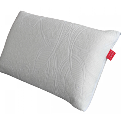 Travesseiro branco com padrão em relevo e etiqueta vermelha na lateral