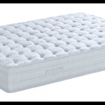 Colchão retangular branco almofadado com alças laterais cinzento claro.