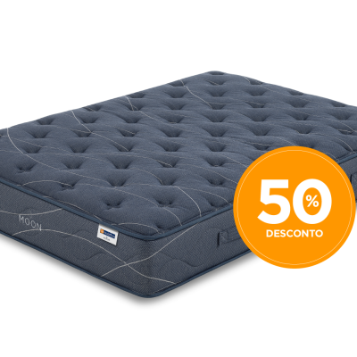 Colchão cinzento escuro com padrão acolchoado e selo de 50% desconto