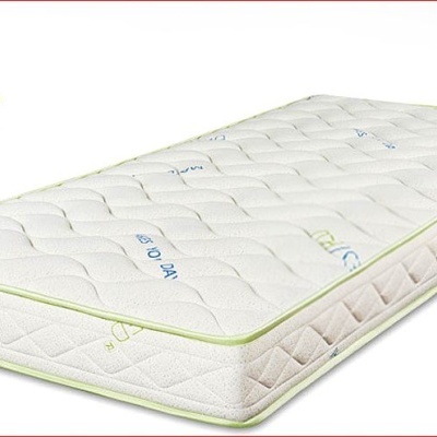 Colchão branco acolchoado BESTBED com costura verde e logótipo