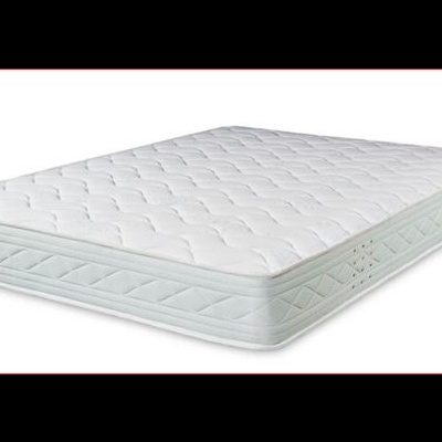 Colchão branco com padrão matelassado e bordas reforçadas