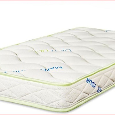 Colchão branco com bordas verdes e logótipo BESTBED