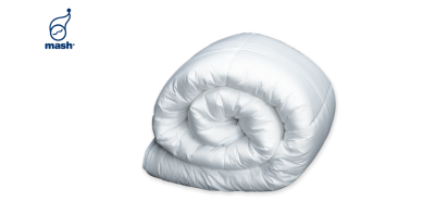 edredão branco enrolado com textura suave