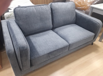 Sofá dois lugares cinzento em tecido
