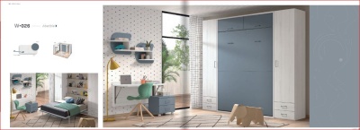 Quarto infantil com móveis em madeira clara e azul, decoração minimalista e padrão geométrico na parede