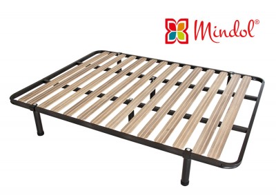 Armação de cama metálica com ripas de madeira e logótipo Mindol