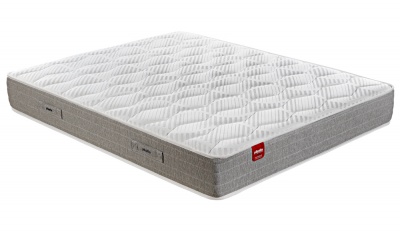 Colchão branco com padrão ondulado e laterais cinzentas com alças e etiqueta vermelha FARMER