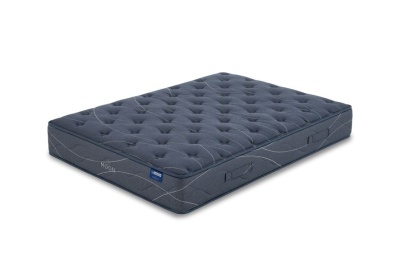 Colchão azul escuro acolchoado com alças laterais