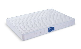 Colchão branco acolchoado com etiqueta azul e orifícios laterais