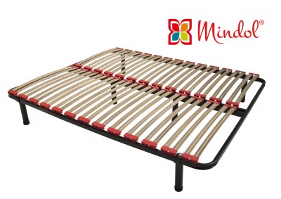 Estrado de cama metálico com ripas de madeira clara e suportes vermelhos, marca Mindol