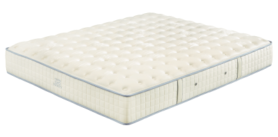 Colchão branco almofadado com laterais quadriculadas e etiquetas azul claro