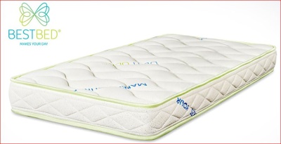 Colchão branco com bordas verdes e logótipo BESTBED