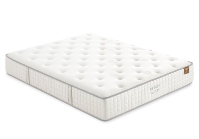 Colchão branco com padrão de quadrados e texto INFINITY MULTI