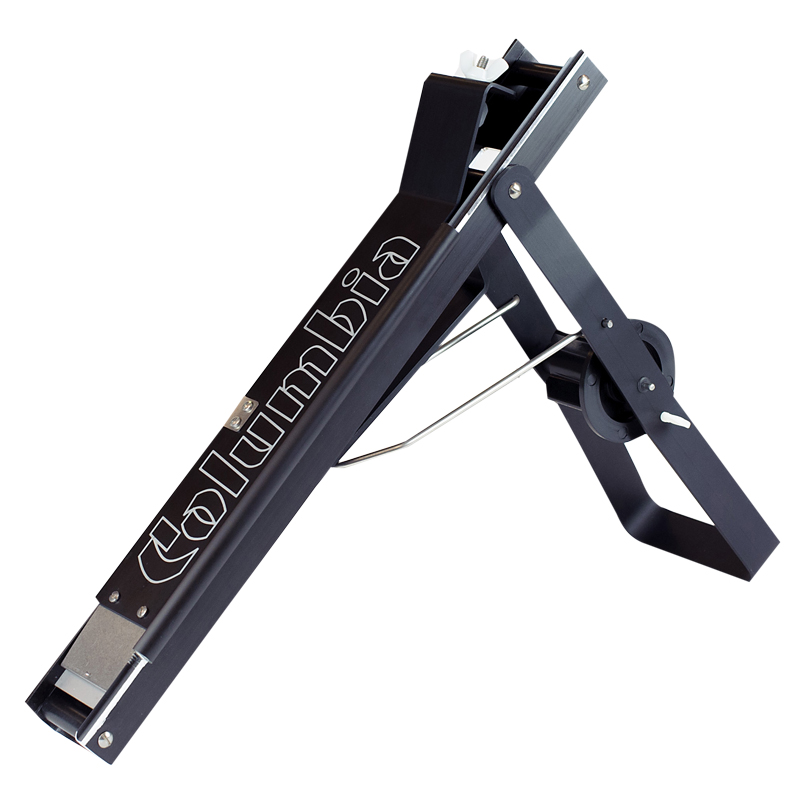 Aparelho metálico preto com a marca Columbia em branco