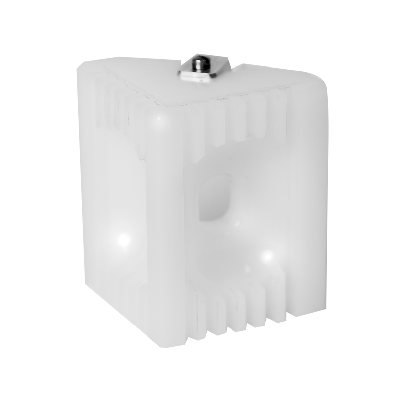 Cubo branco translúcido com componente metálico