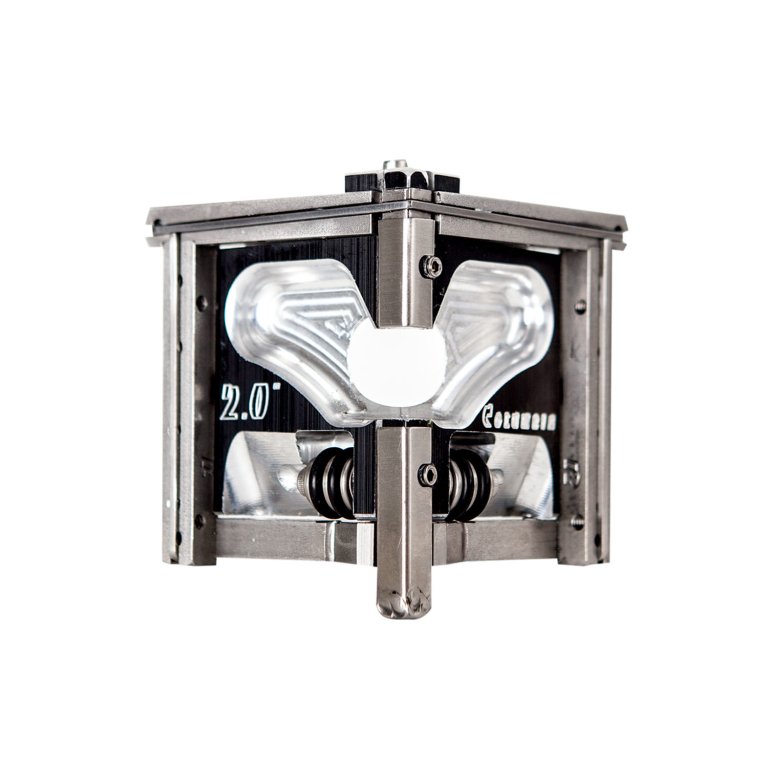 Peça metálica mecânica prismática com texto 2.0