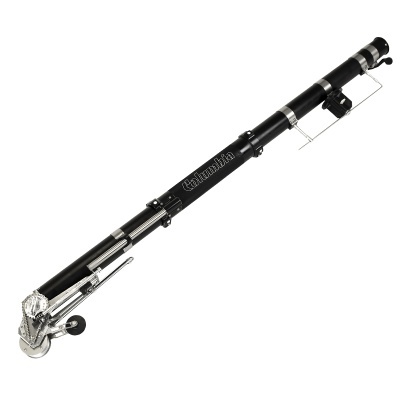 Mastro telescópico preto com suportes metálicos prateados e texto Goliath