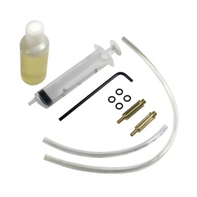 Conjunto de manutenção com seringa, frasco, mangueiras, peças metálicas, chave Allen e anéis de borracha