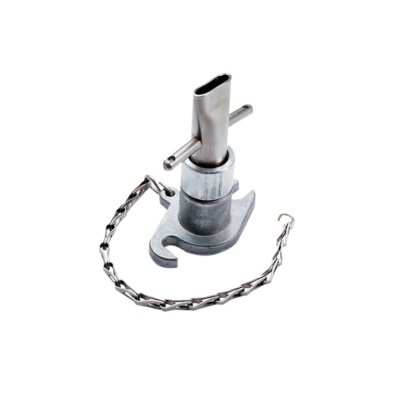 Ferramenta metálica com corrente prateada em fundo branco