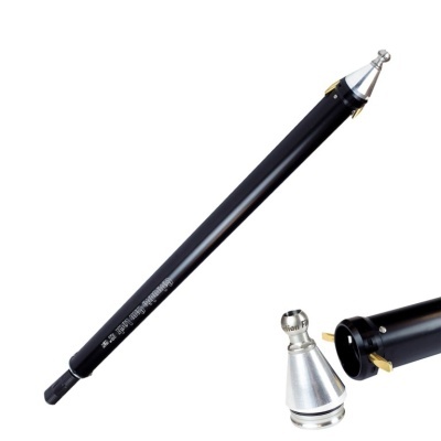 mastro metálico preto com peças em prata e dourado