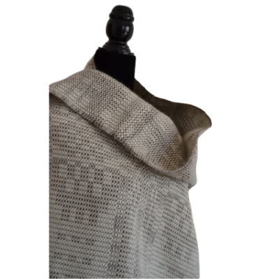 Poncho cinza de malha com gola larga