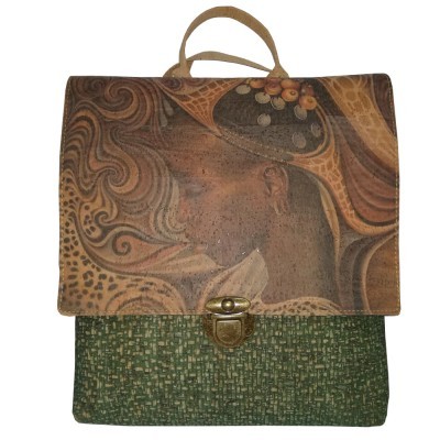 Mala decorada com padrão artístico e fecho metálico