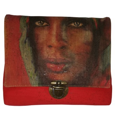 Carteira vermelha com estampa de rosto humano e fecho metálico