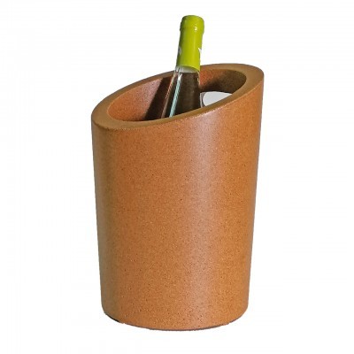 Suporte cónico castanho para garrafa com garrafa dentro