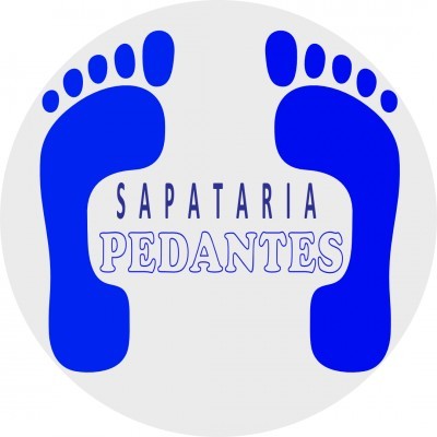 Logótipo com duas pegadas azuis e texto SAPATARIA PEDANTES