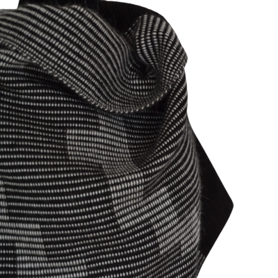 Lenço tecido riscas pretas e brancas