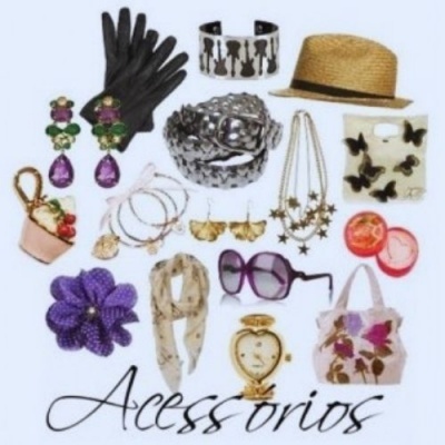 Vários acessórios de moda coloridos sobre fundo branco com texto Acessórios