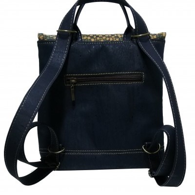 Mochila de couro azul escuro vista de trás com bolso zip e padrão interior azulejos