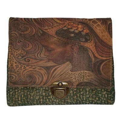 Carteira com imagem artística e fecho metálico