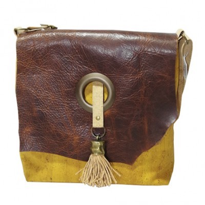 Mala de mão castanha e amarela com borla decorativa