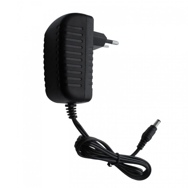 Adaptador de energia preto com ficha europeia e cabo negro