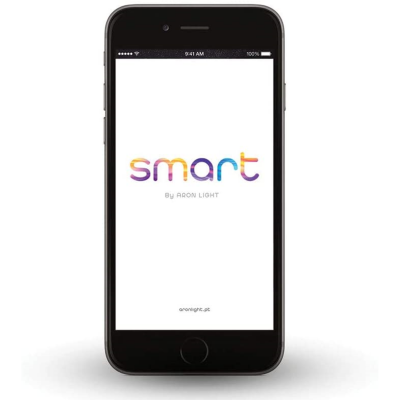 Smartphone preto com ecrã branco e texto colorido smart