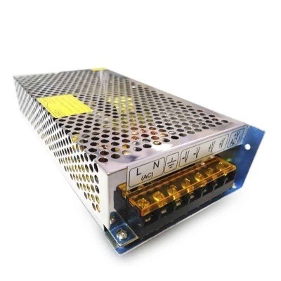 Fonte de alimentação eletrónica metálica perfurada com contactos dourados e etiquetas