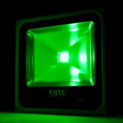 Refletor LED verde 50W com estrutura preta e vidro transparente