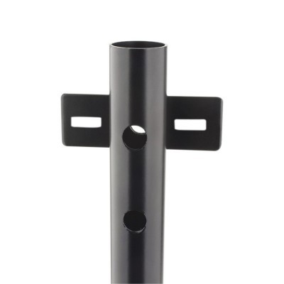 Peça metálica tubular preta com furo circular e suporte com duas aberturas retangulares