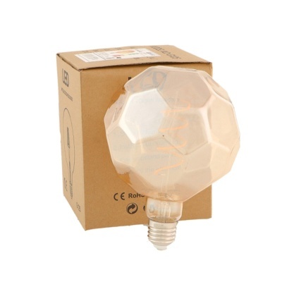 Lâmpada LED formato bola âmbar diante de caixa de papelão