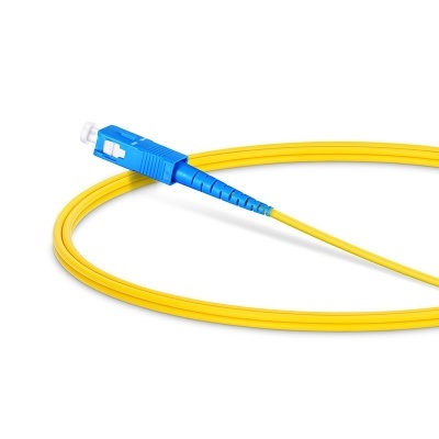 Cabo óptico amarelo com conector azul e branco