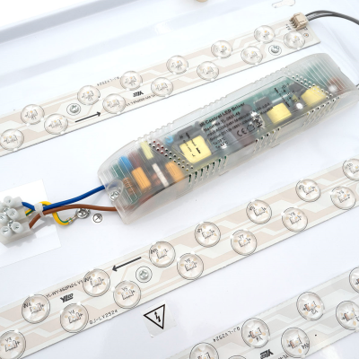 Tiras LED brancas com transformador encapsulado em caixa plástica translúcida
