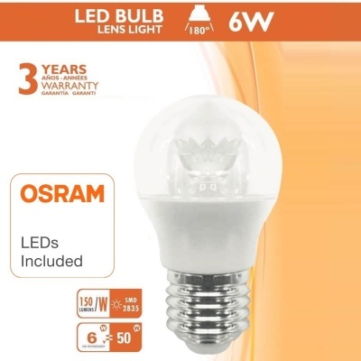 Lâmpada LED branca OSRAM com base metálica prateada em fundo branco e laranja