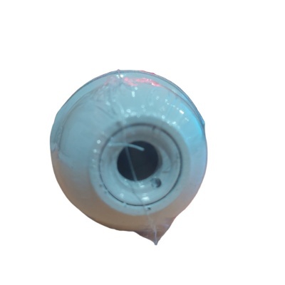 Garrafa plástica translúcida com tampa branca vista de cima