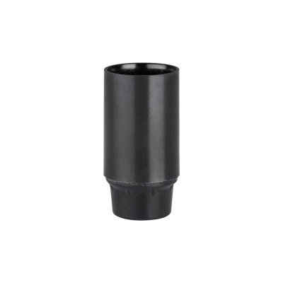 Copo preto alto com acabamento mate isolado em fundo branco