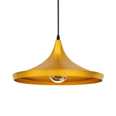 Luminária pendente dourada em metal com cabo preto