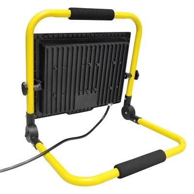 Projetor LED com suporte amarelo e cabo preto